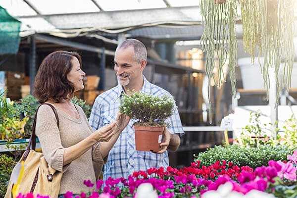 couple buying plants